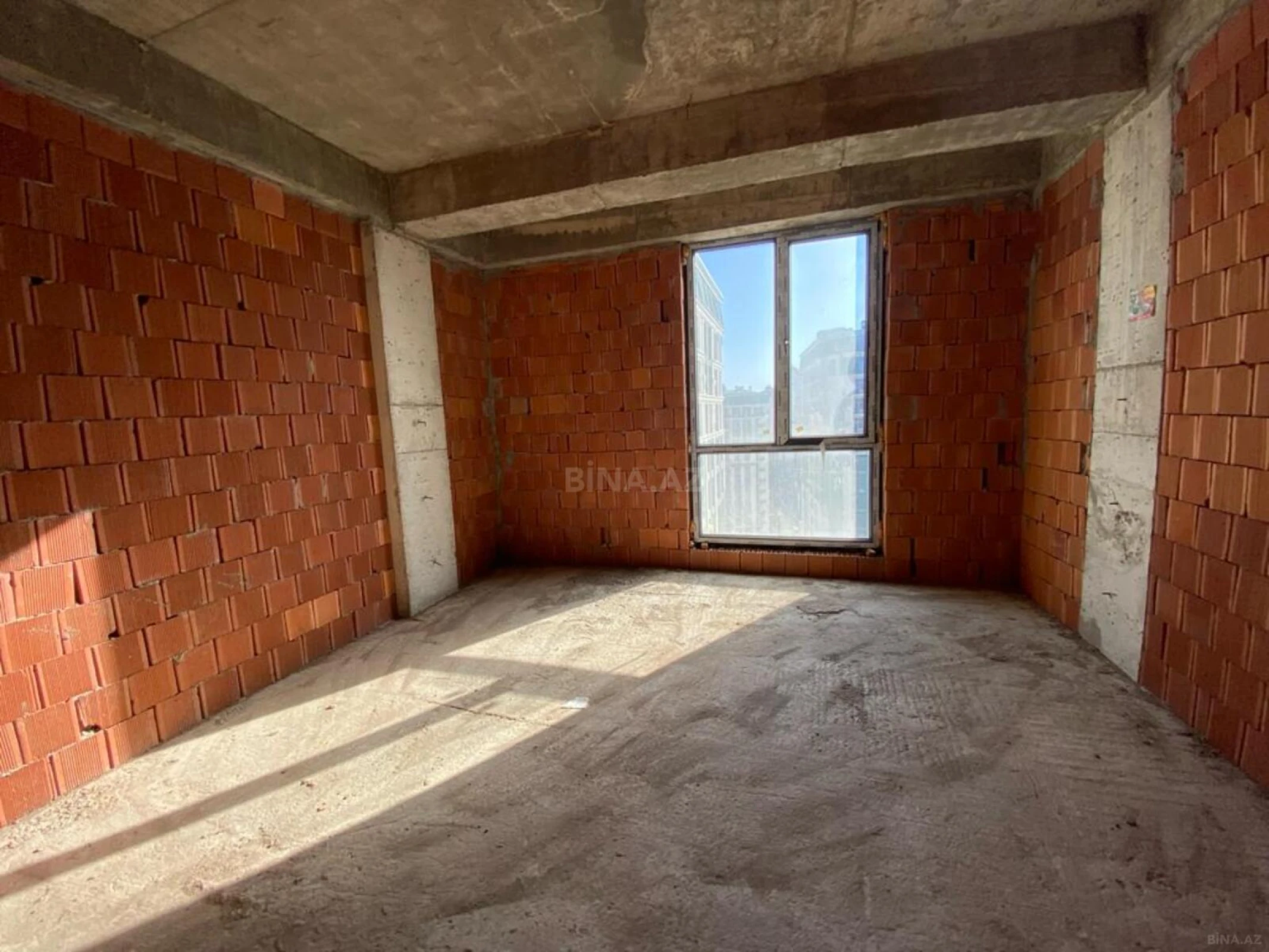 Satılır 3 otaqlı mənzil 156 m²