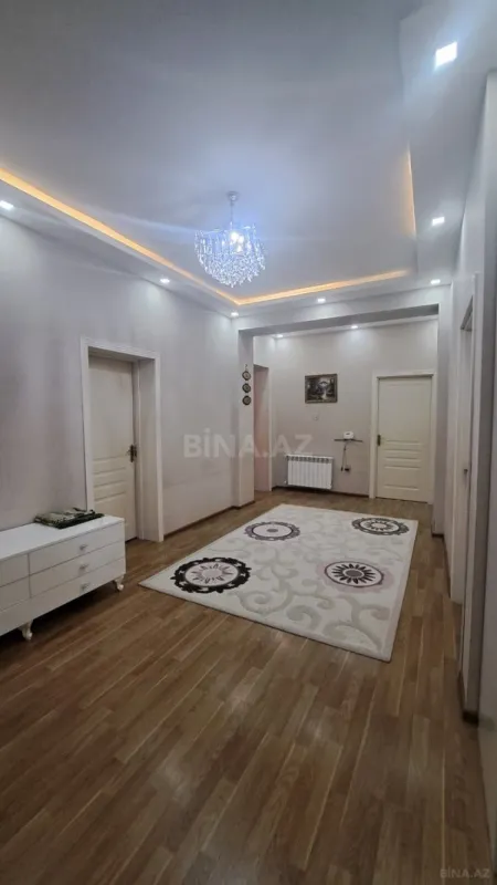 Satılır 4 otaqlı mənzil 125 m²