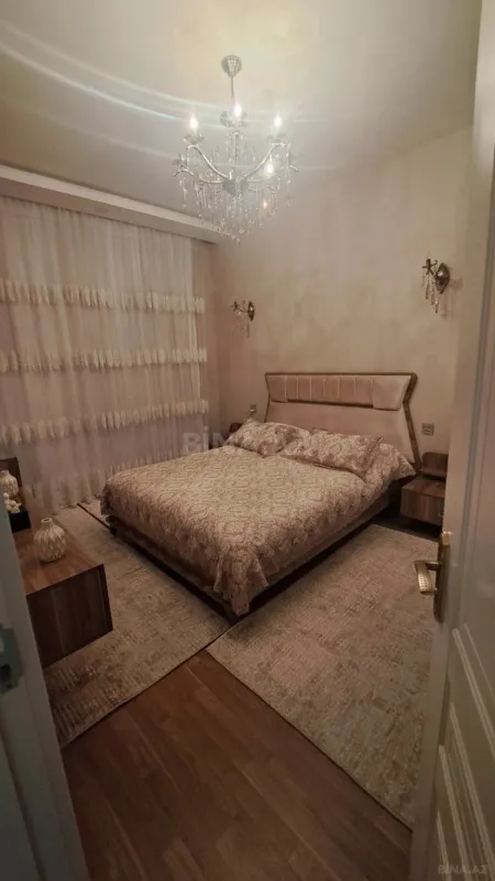 Satılır 4 otaqlı mənzil 125 m²