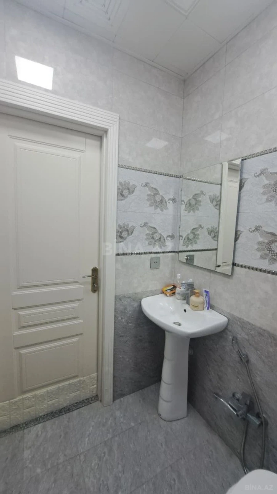 Satılır 4 otaqlı mənzil 125 m²