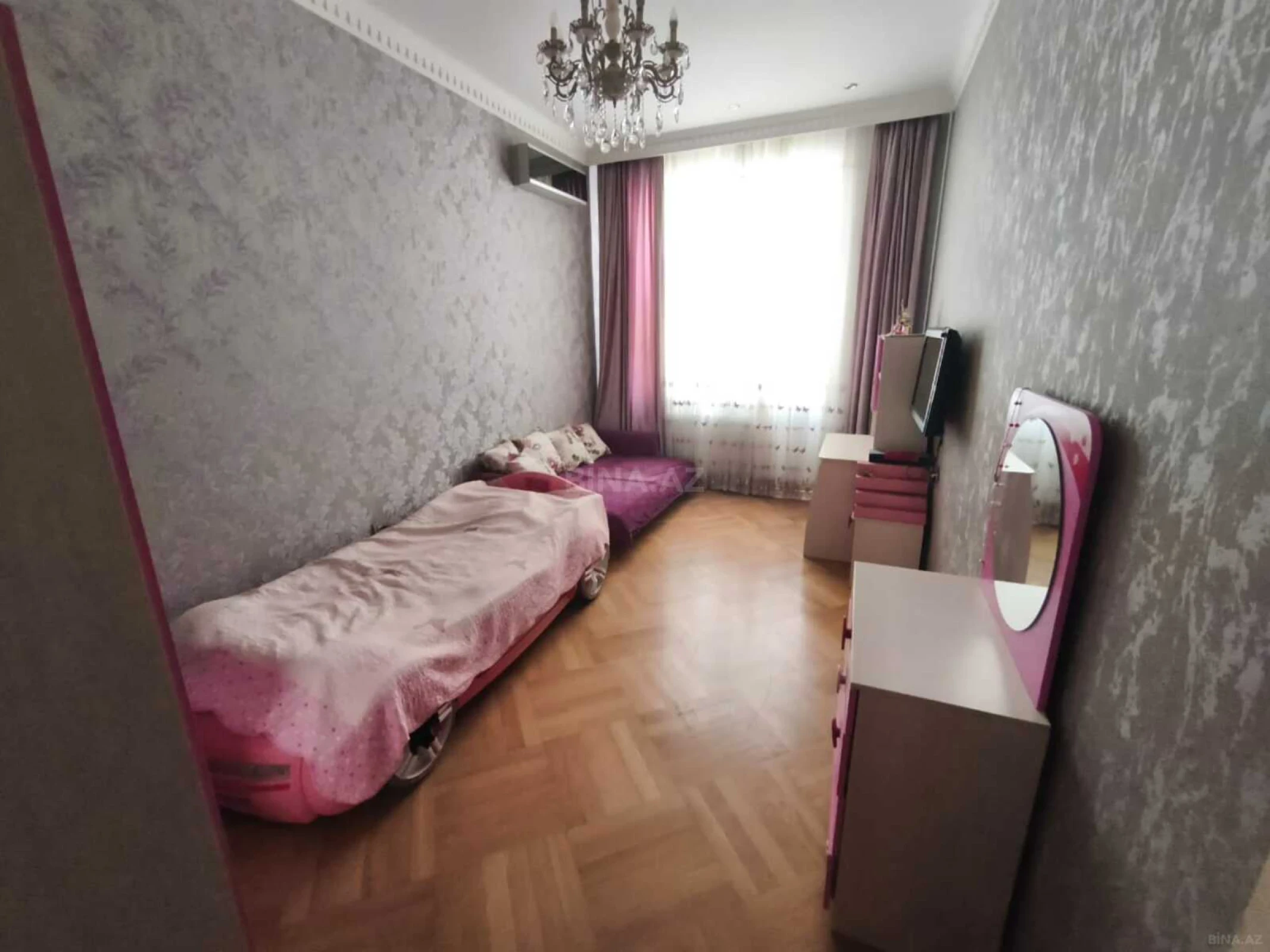 Kirayə verilir 5 otaqlı mənzil 221 m²