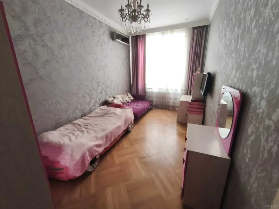Kirayə verilir 5 otaqlı mənzil 221 m²