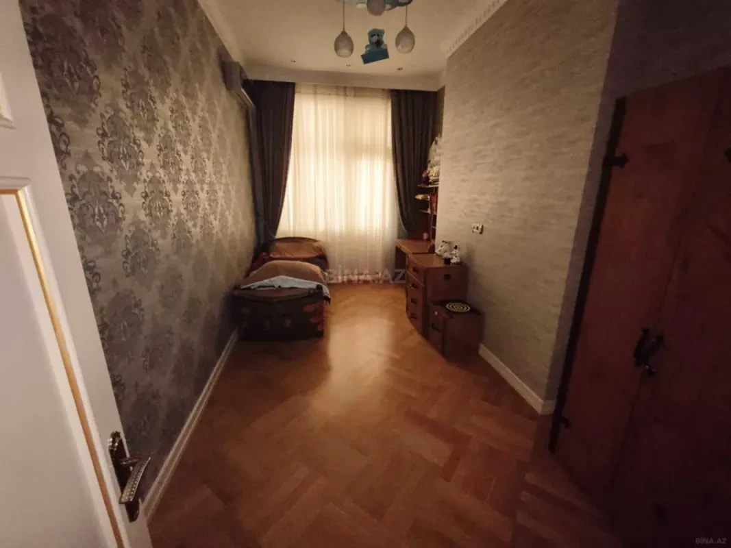 Kirayə verilir 5 otaqlı mənzil 221 m²