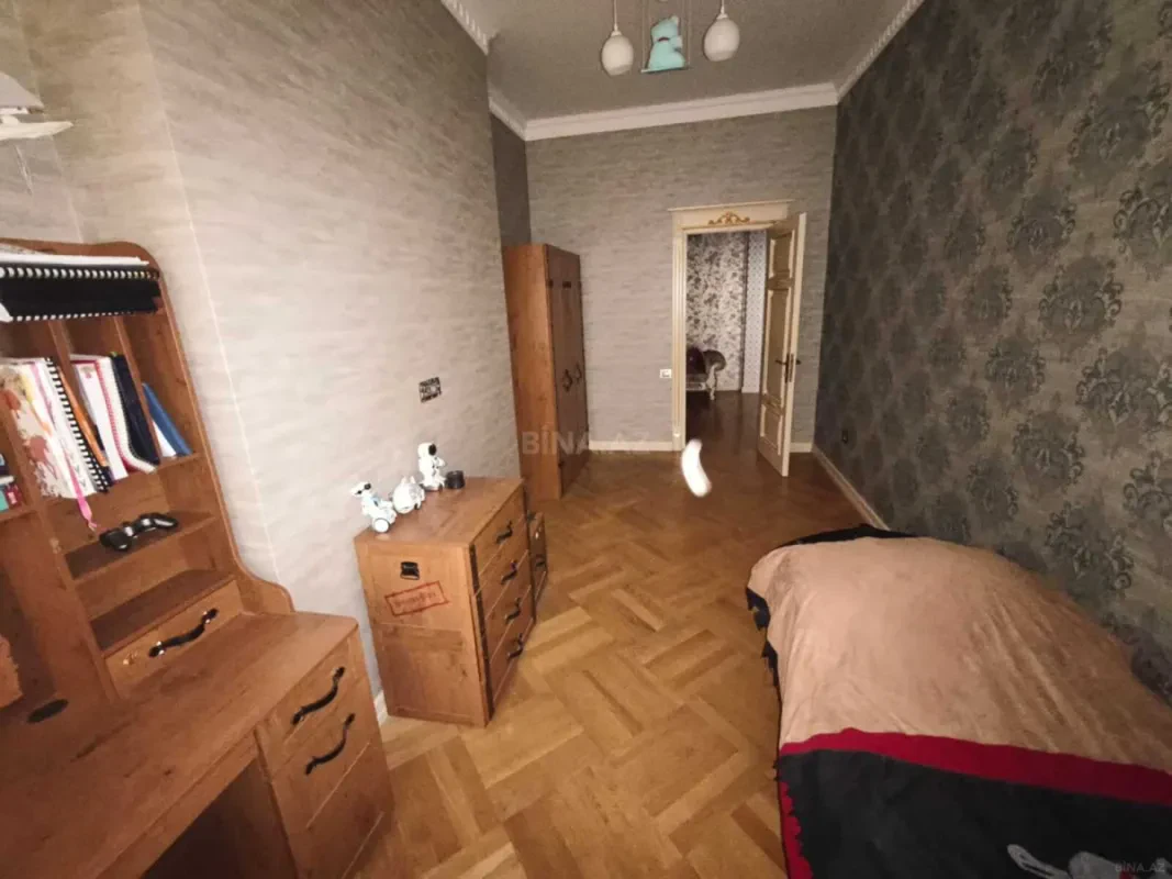 Kirayə verilir 5 otaqlı mənzil 221 m²