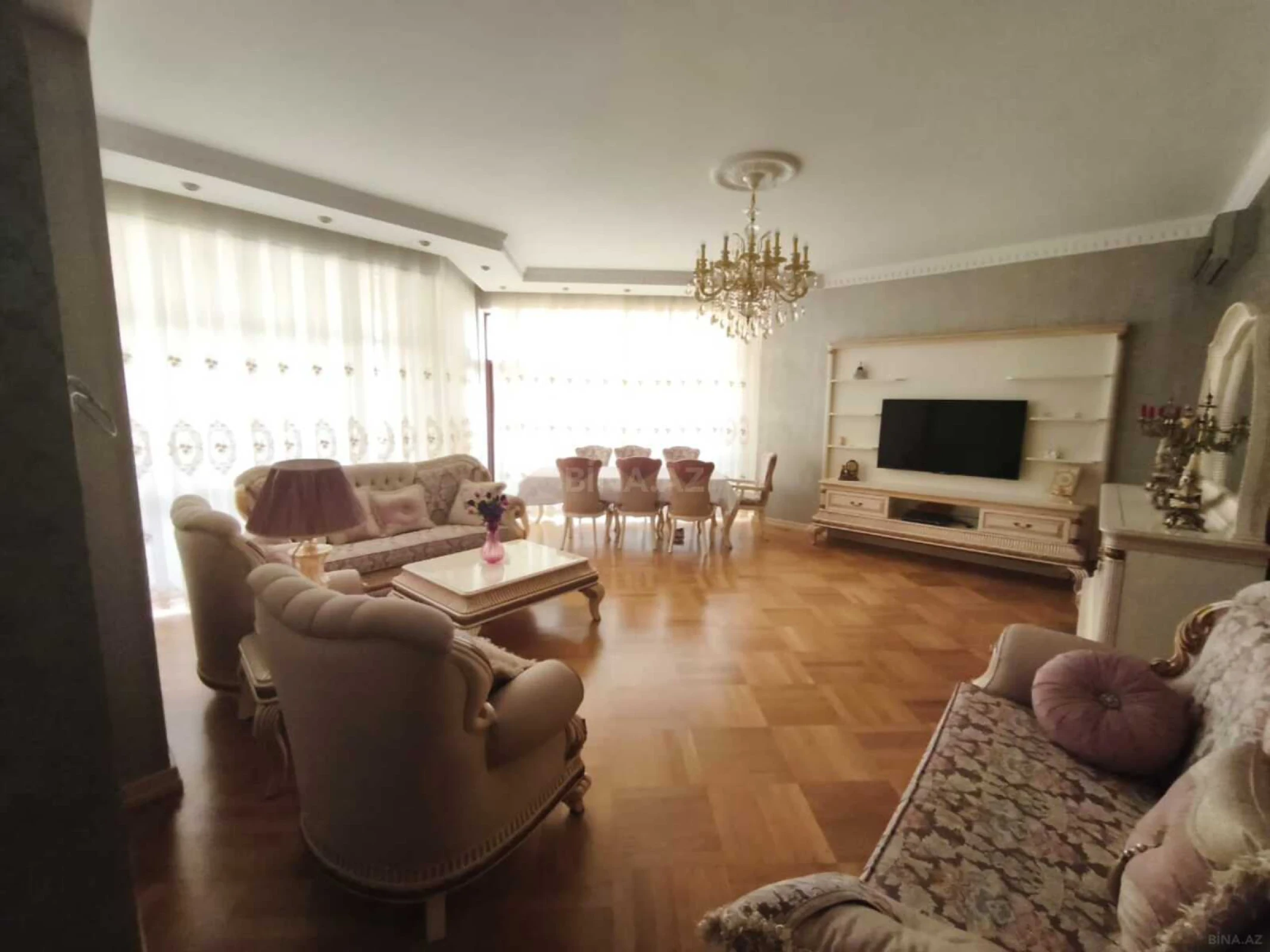 Kirayə verilir 5 otaqlı mənzil 221 m²