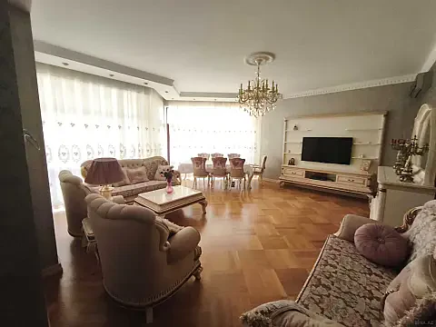 Kirayə verilir 5 otaqlı mənzil 221 m²