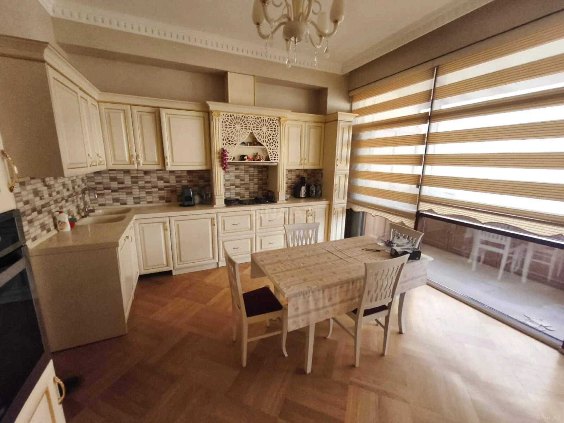 Kirayə verilir 5 otaqlı mənzil 221 m²