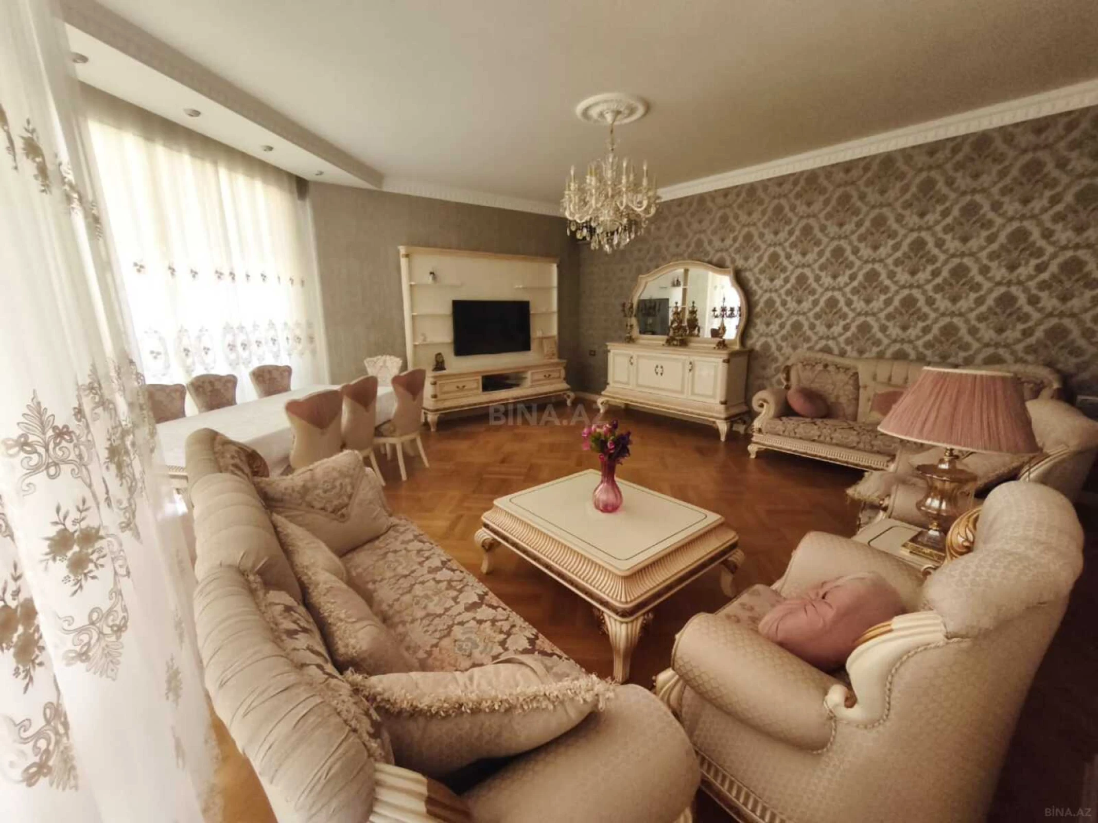 Kirayə verilir 5 otaqlı mənzil 221 m²