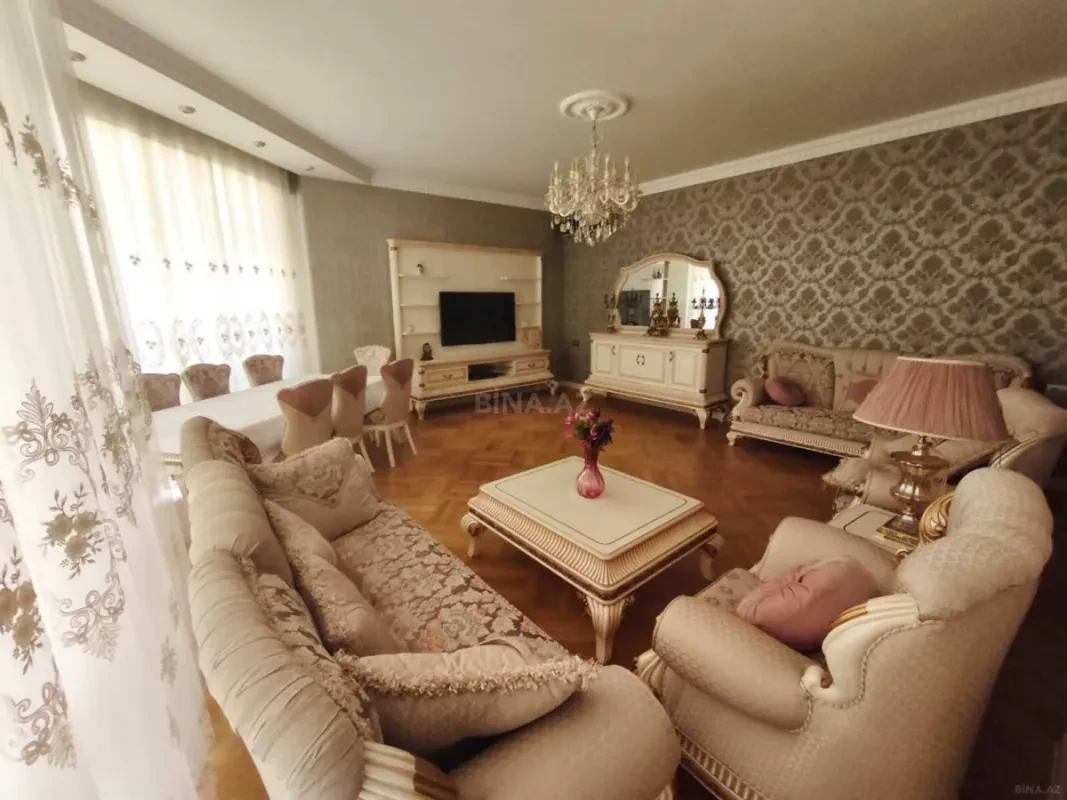 Kirayə verilir 5 otaqlı mənzil 221 m²