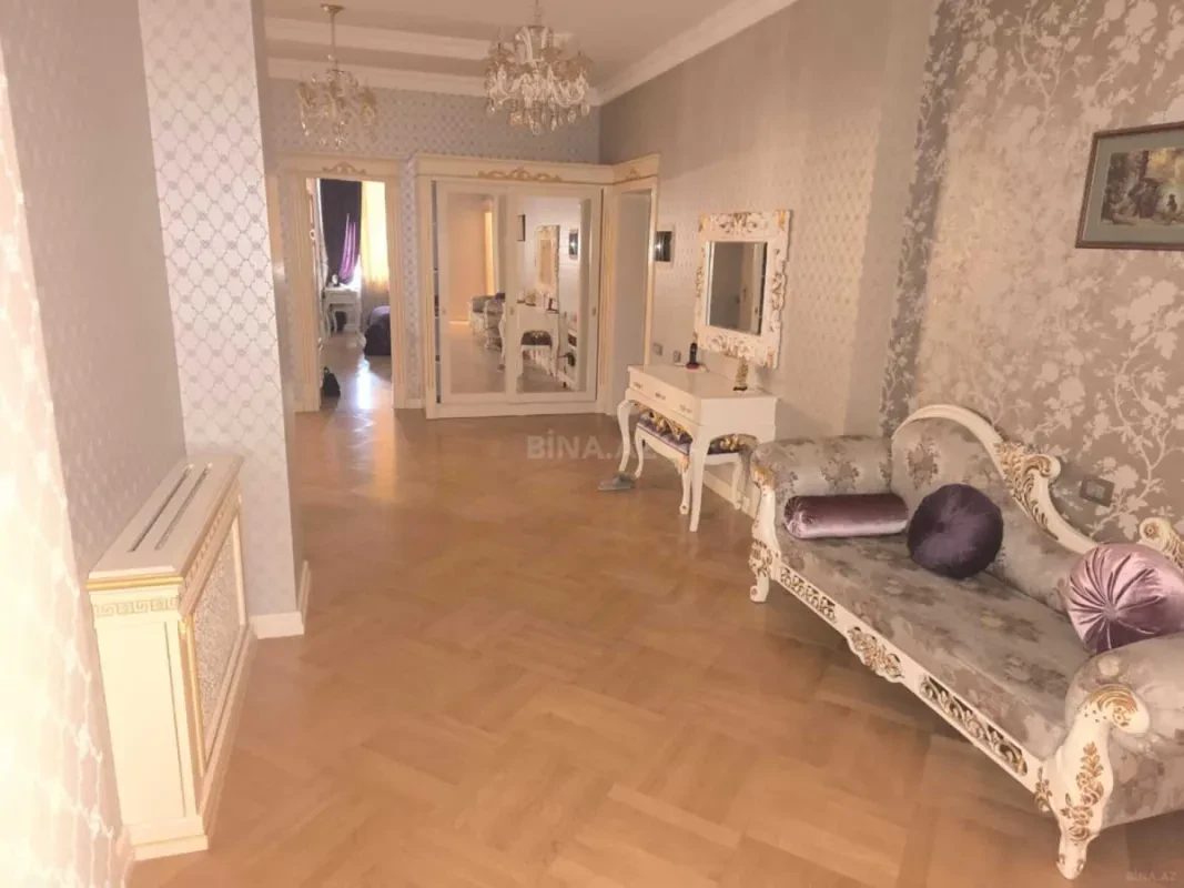 Kirayə verilir 5 otaqlı mənzil 221 m²