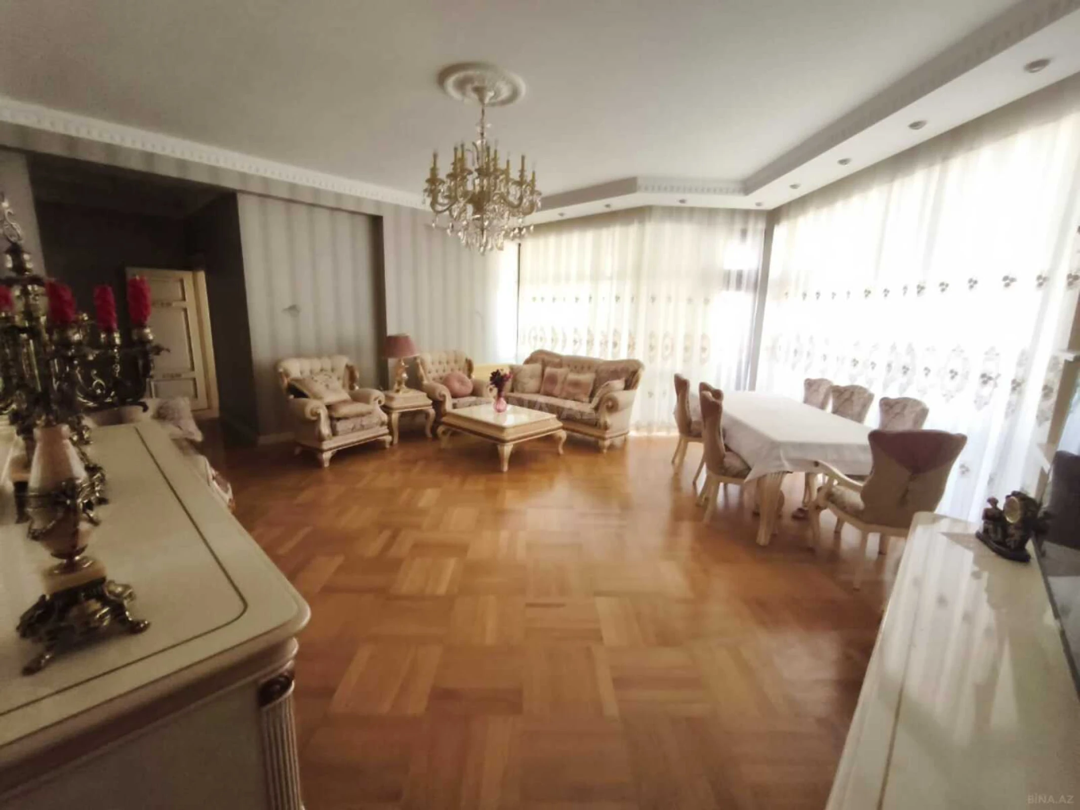 Kirayə verilir 5 otaqlı mənzil 221 m²