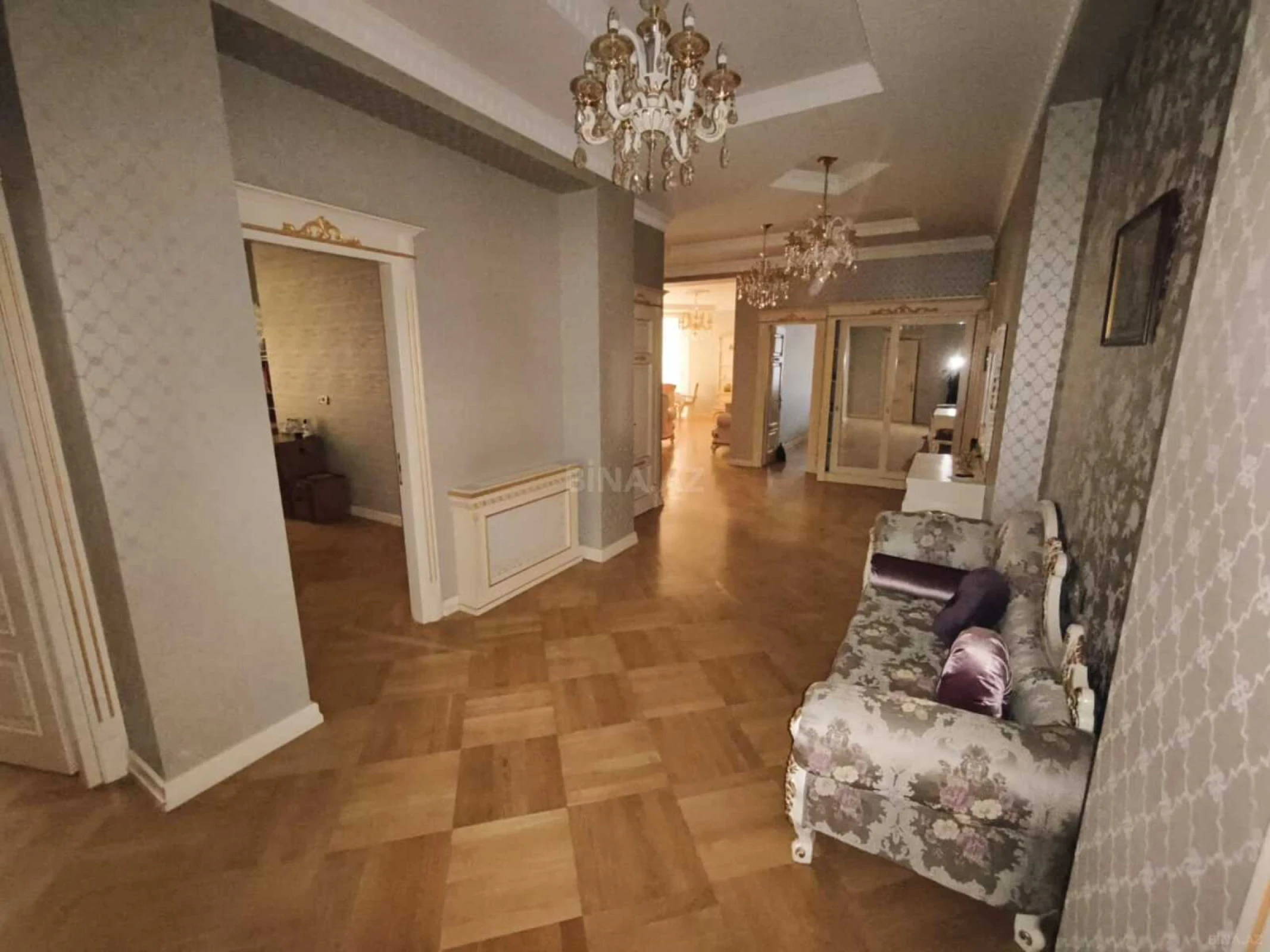 Kirayə verilir 5 otaqlı mənzil 221 m²