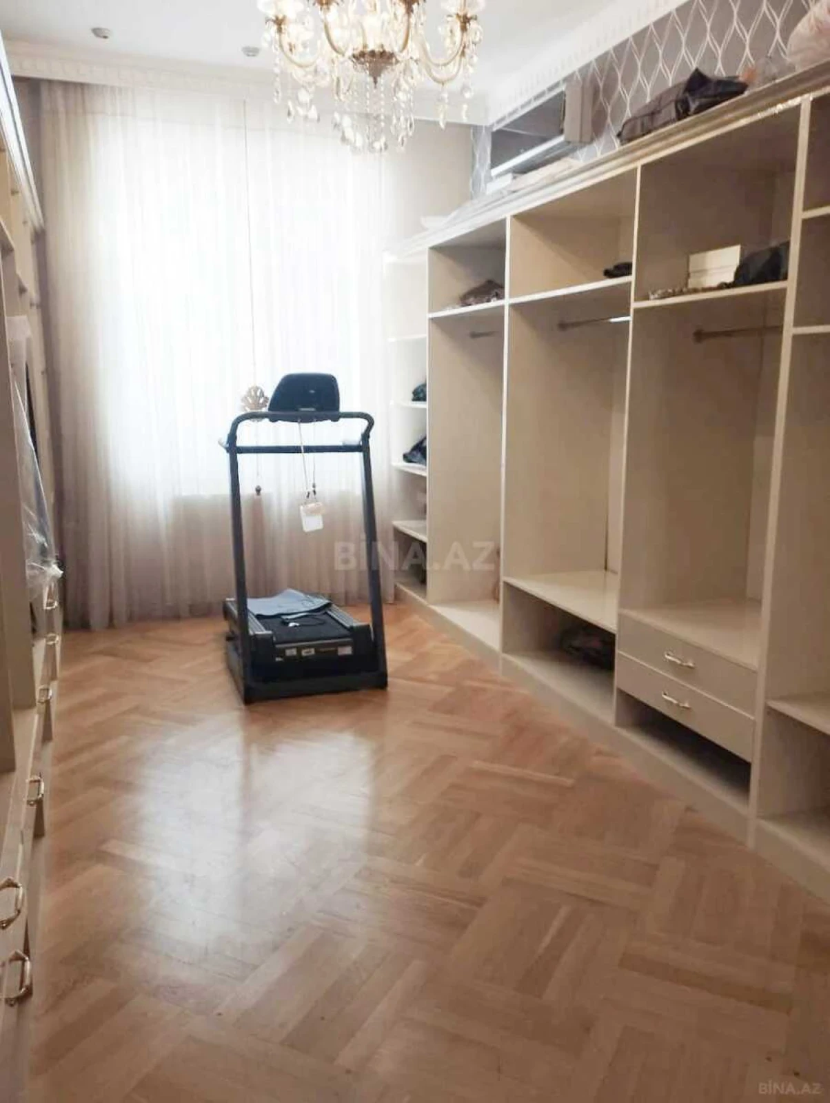 Kirayə verilir 5 otaqlı mənzil 221 m²