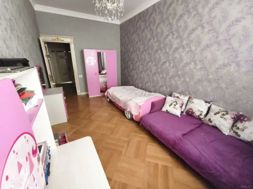 Kirayə verilir 5 otaqlı mənzil 221 m²