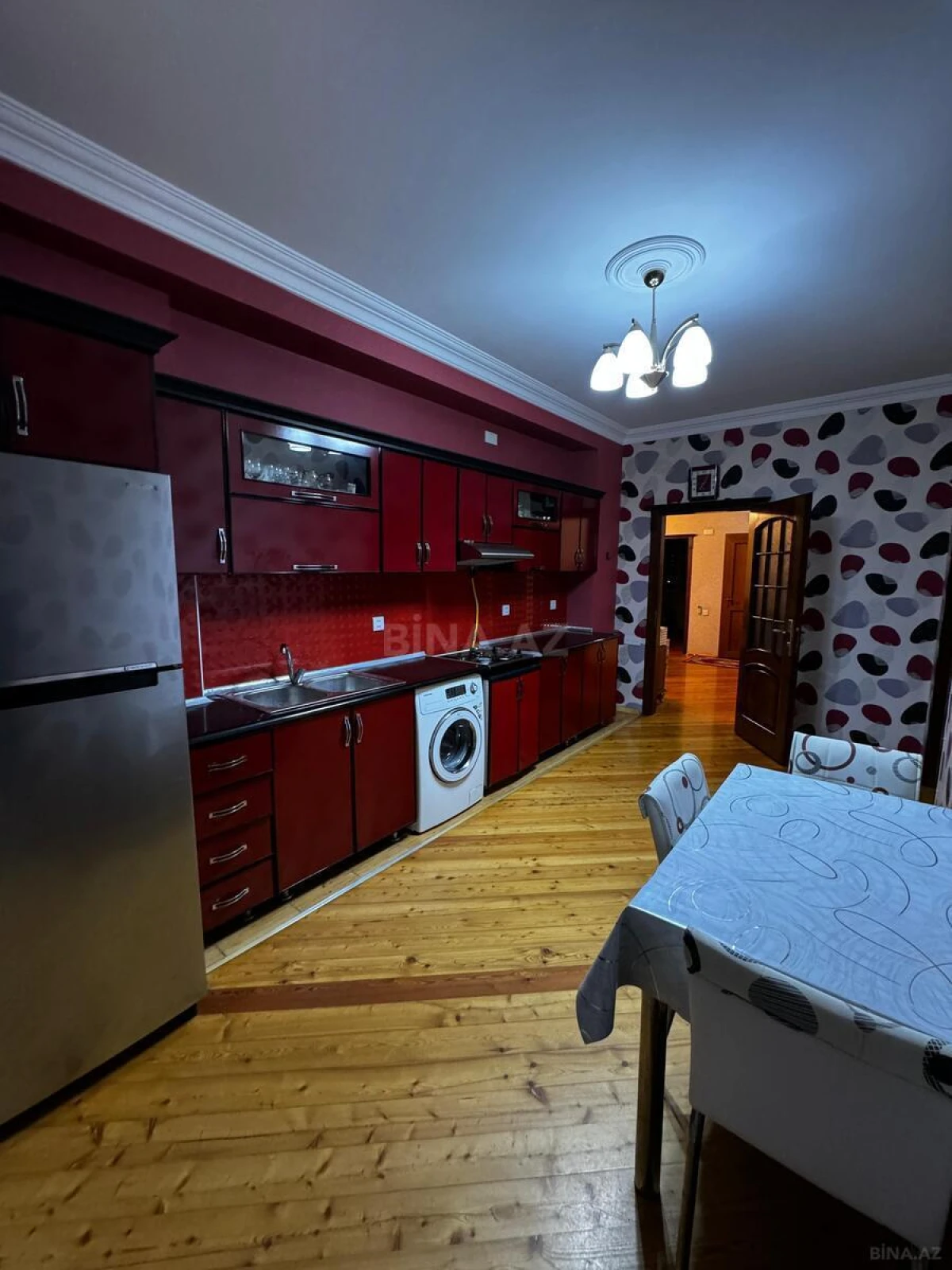 Satılır 4 otaqlı mənzil 130 m²