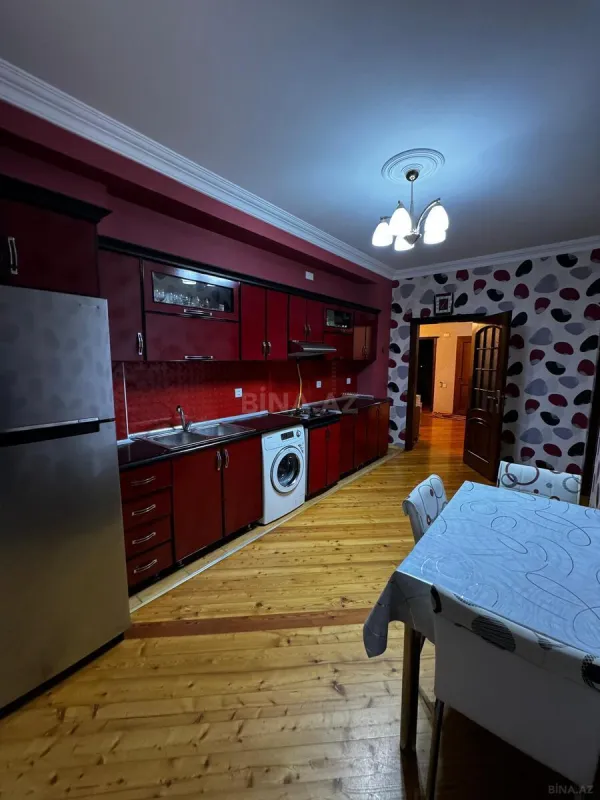 Satılır 4 otaqlı mənzil 130 m²