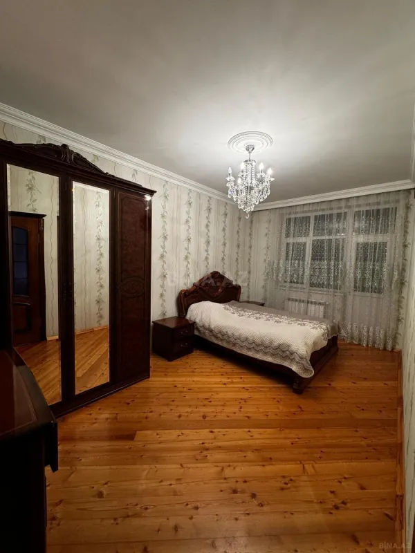 Satılır 4 otaqlı mənzil 130 m²