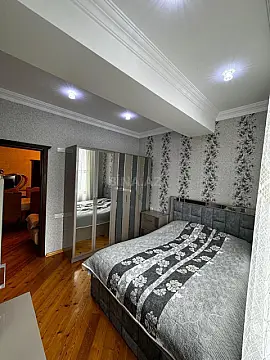 Satılır 4 otaqlı mənzil 130 m²