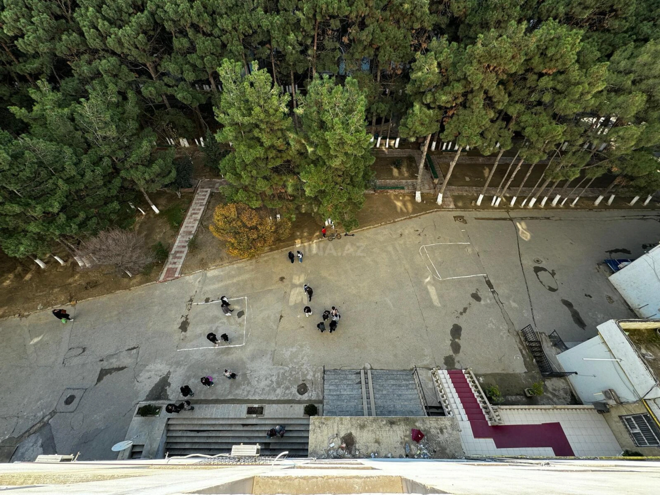 Satılır 4 otaqlı mənzil 130 m²