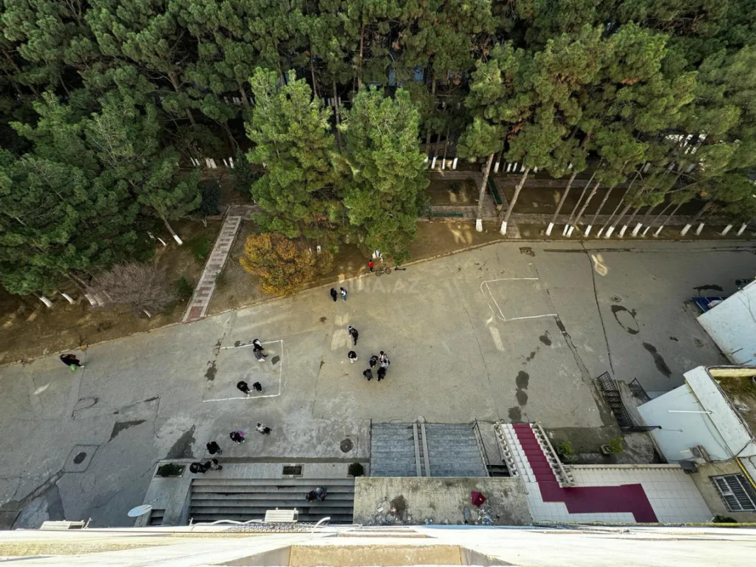 Satılır 4 otaqlı mənzil 130 m²