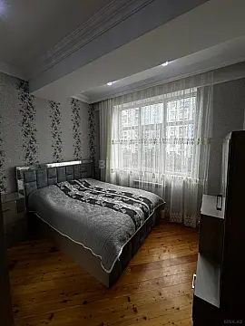 Satılır 4 otaqlı mənzil 130 m²