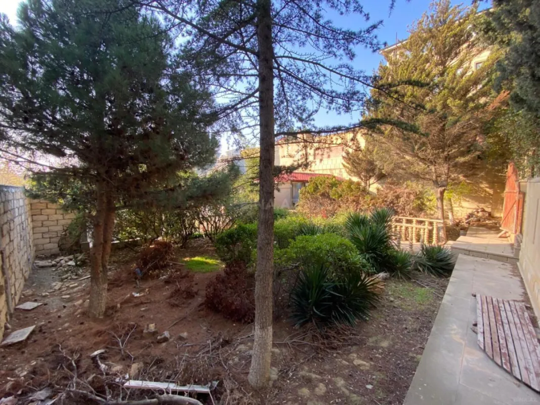 Satılır 7 otaqlı həyət evi 400 m²