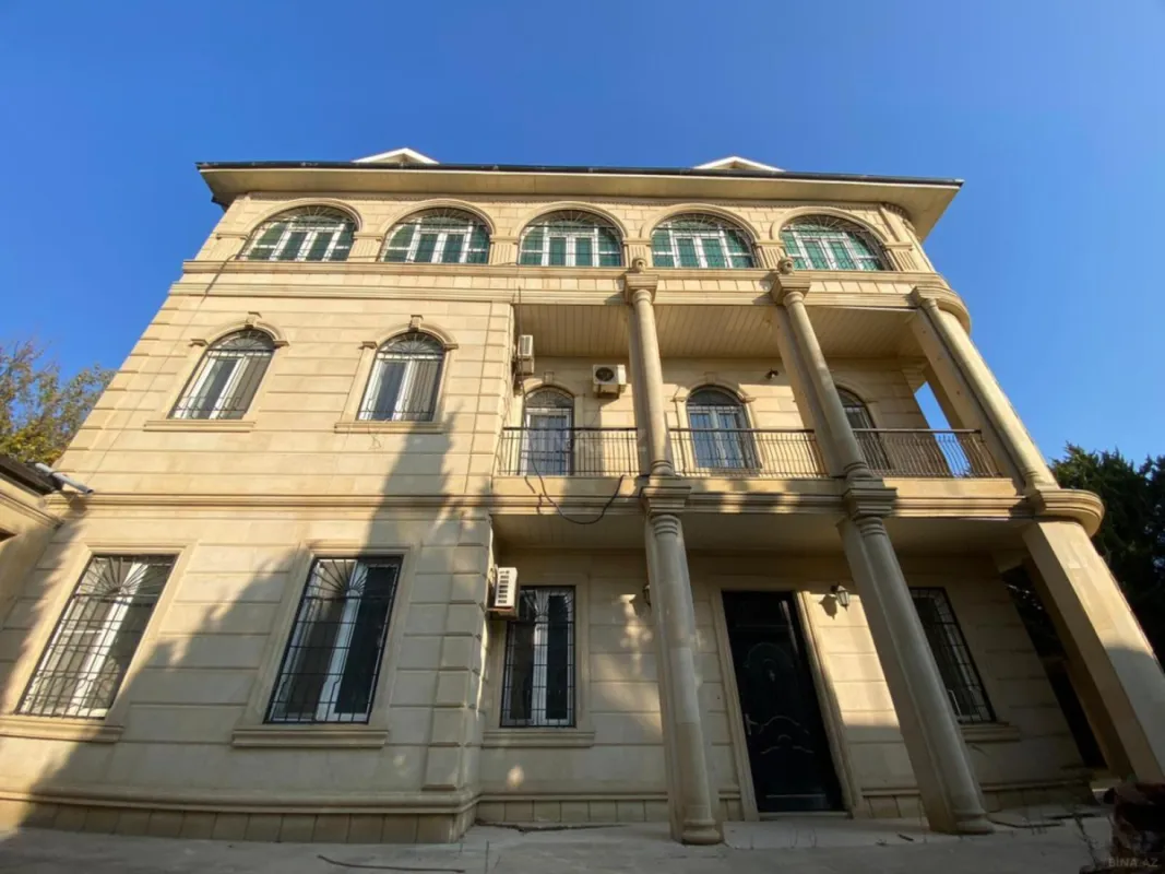 Satılır 7 otaqlı həyət evi 400 m²
