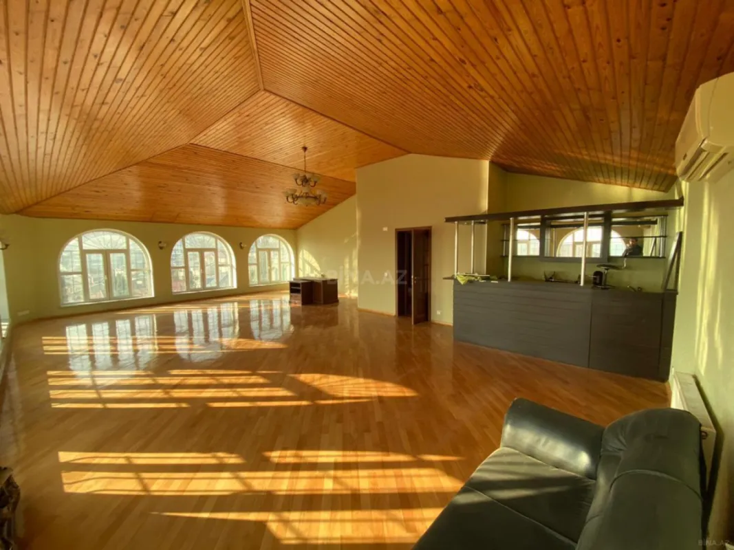 Satılır 7 otaqlı həyət evi 400 m²