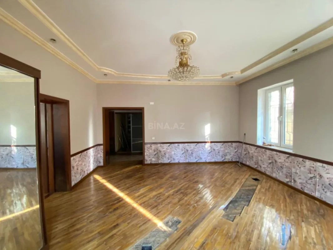 Satılır 7 otaqlı həyət evi 400 m²
