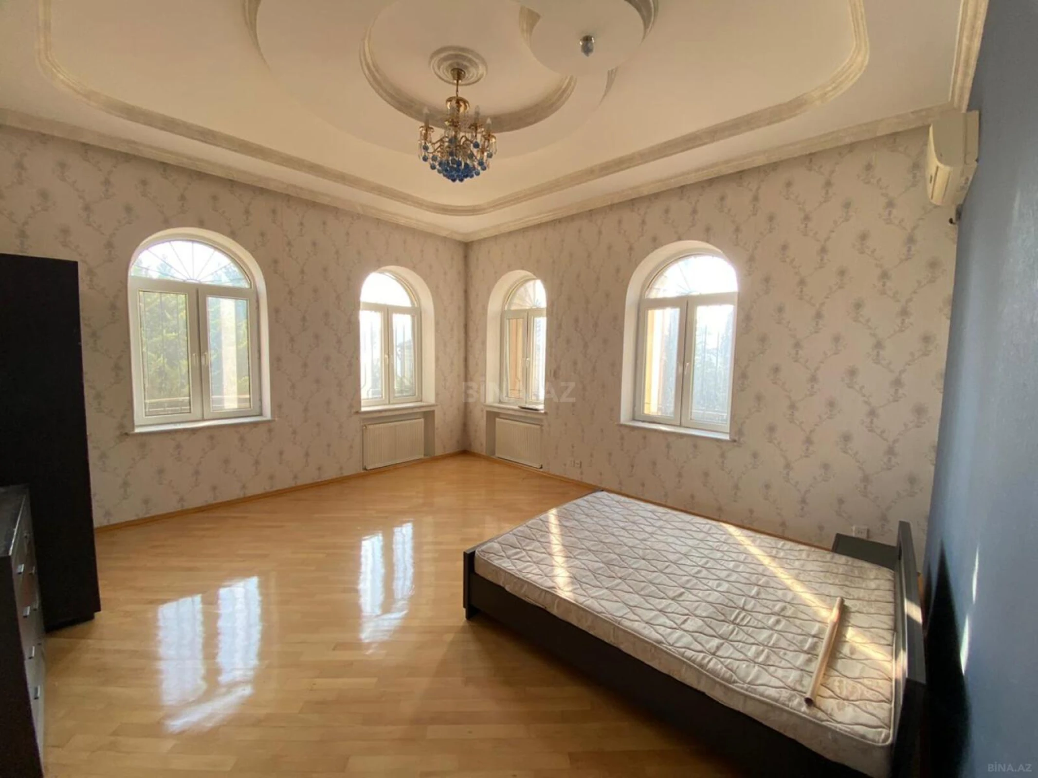 Satılır 7 otaqlı həyət evi 400 m²