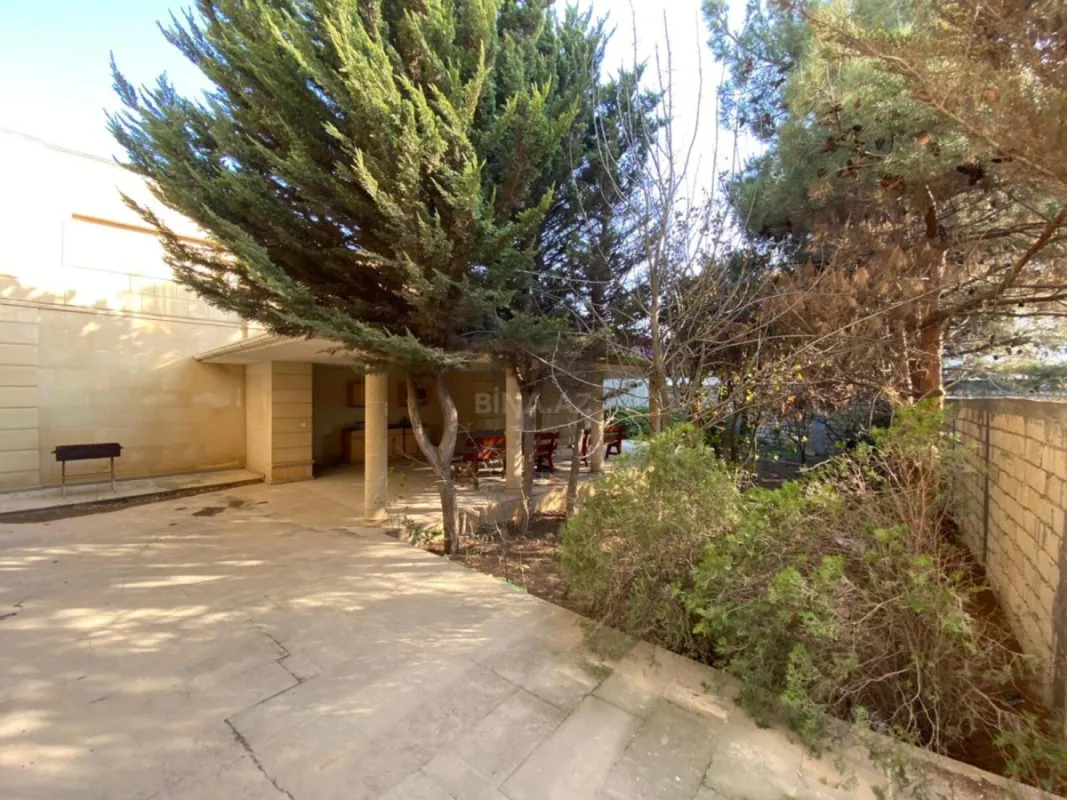 Satılır 7 otaqlı həyət evi 400 m²