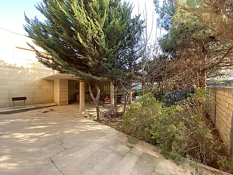 Satılır 7 otaqlı həyət evi 400 m²