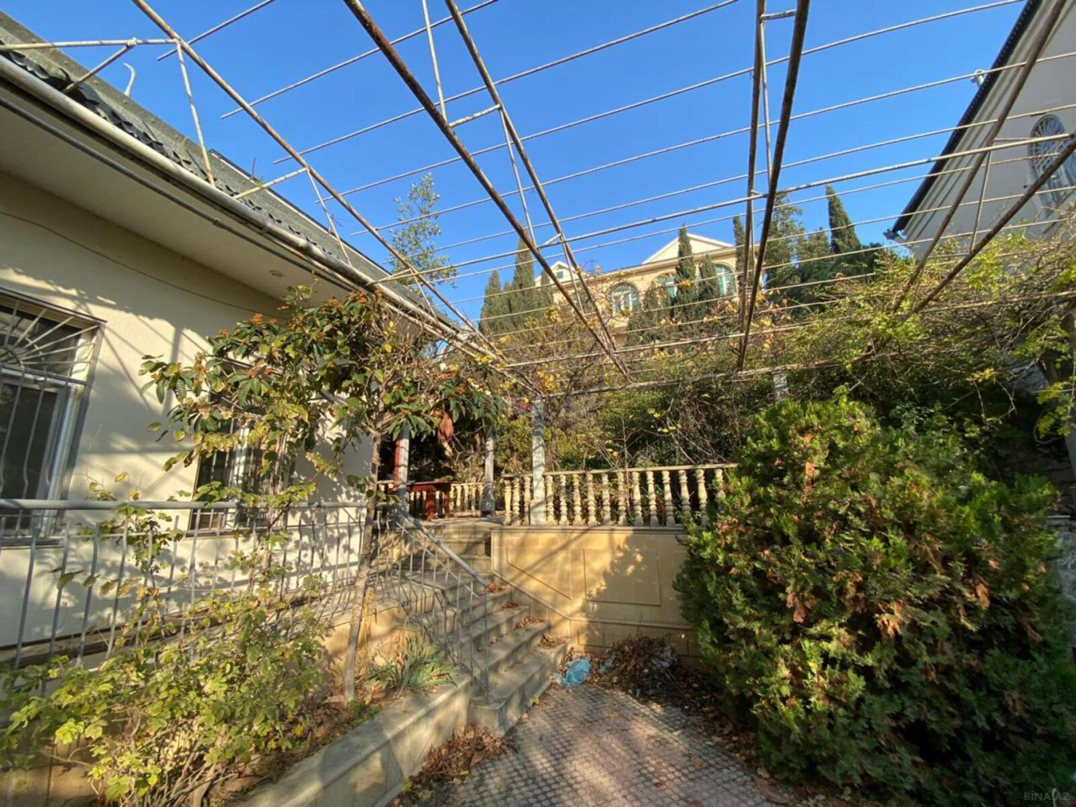 Satılır 7 otaqlı həyət evi 400 m²