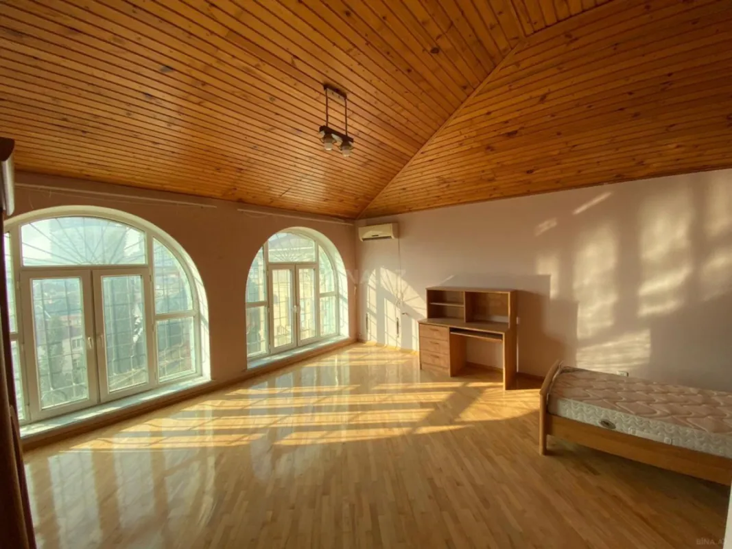 Satılır 7 otaqlı həyət evi 400 m²