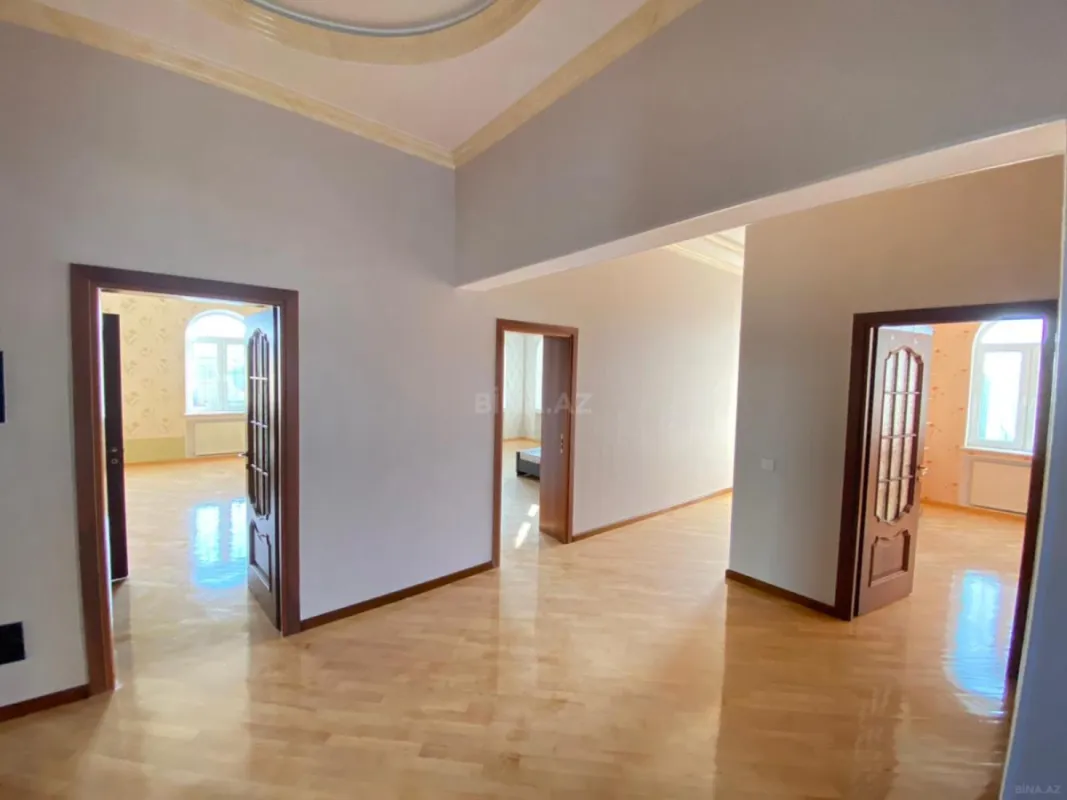 Satılır 7 otaqlı həyət evi 400 m²