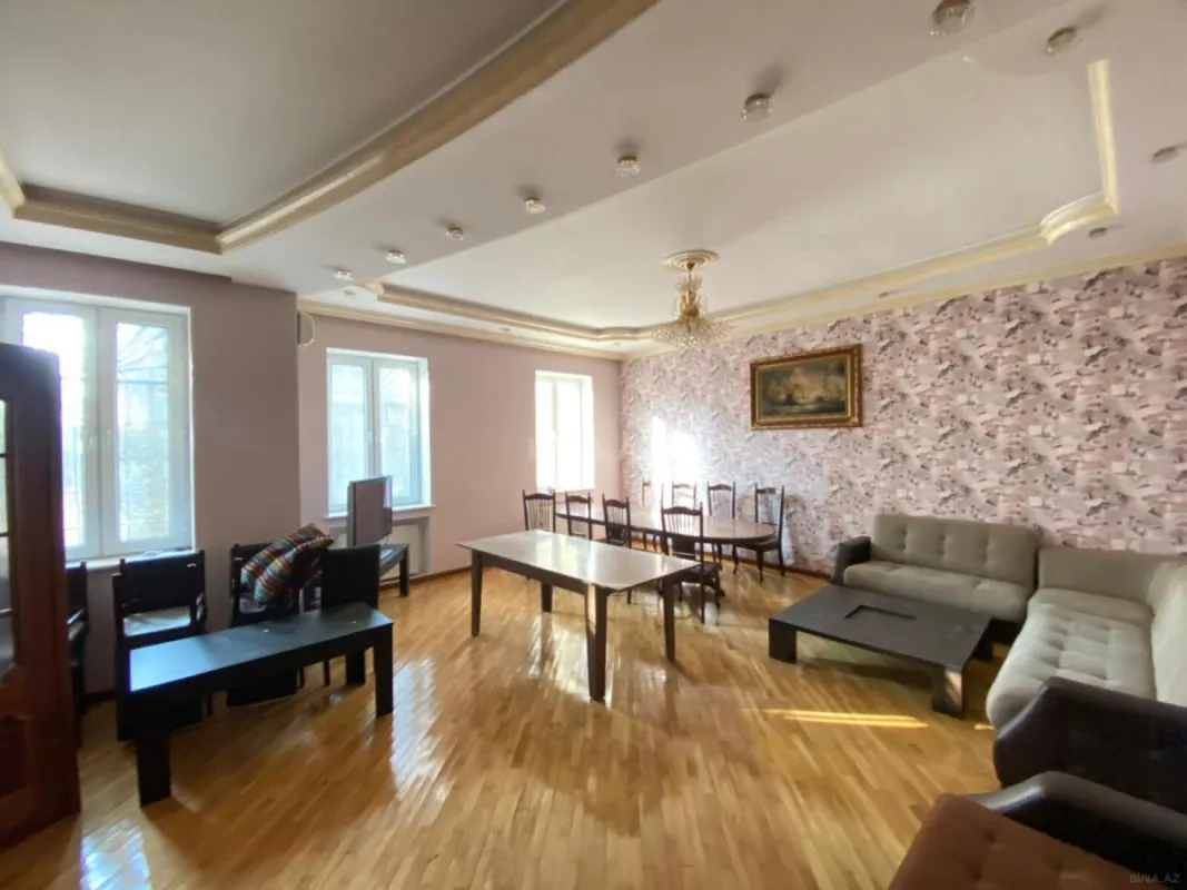 Satılır 7 otaqlı həyət evi 400 m²