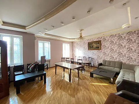 Satılır 7 otaqlı həyət evi 400 m²