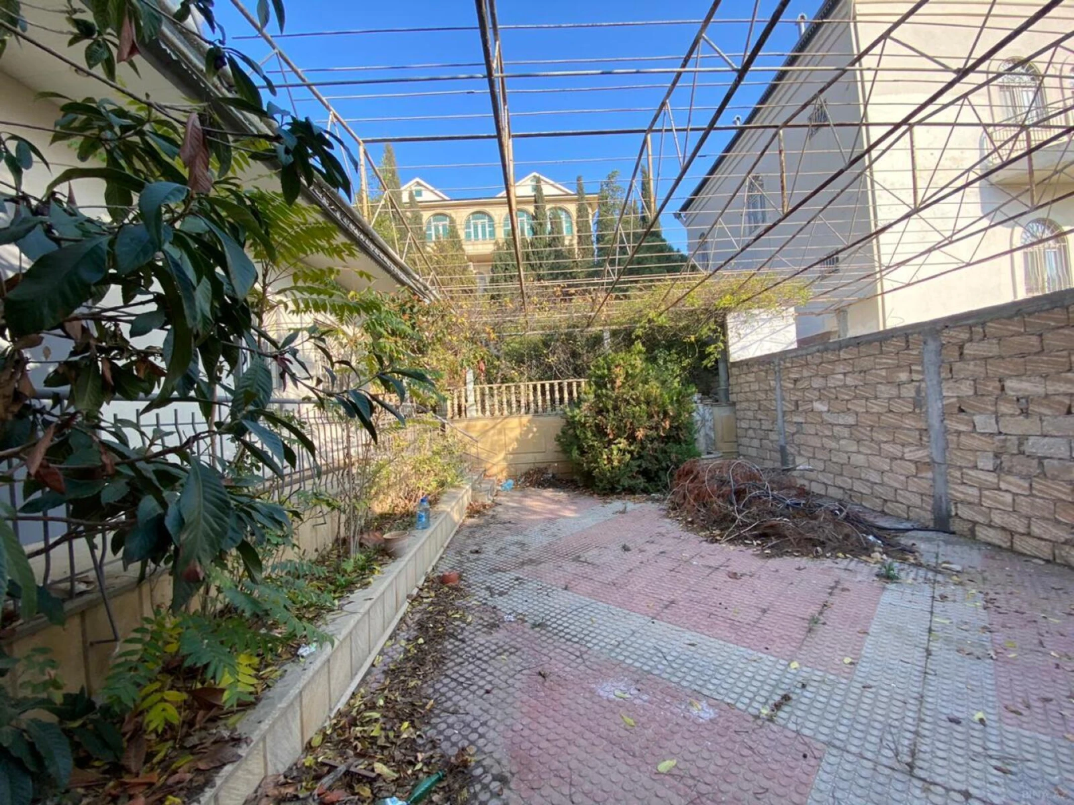 Satılır 7 otaqlı həyət evi 400 m²