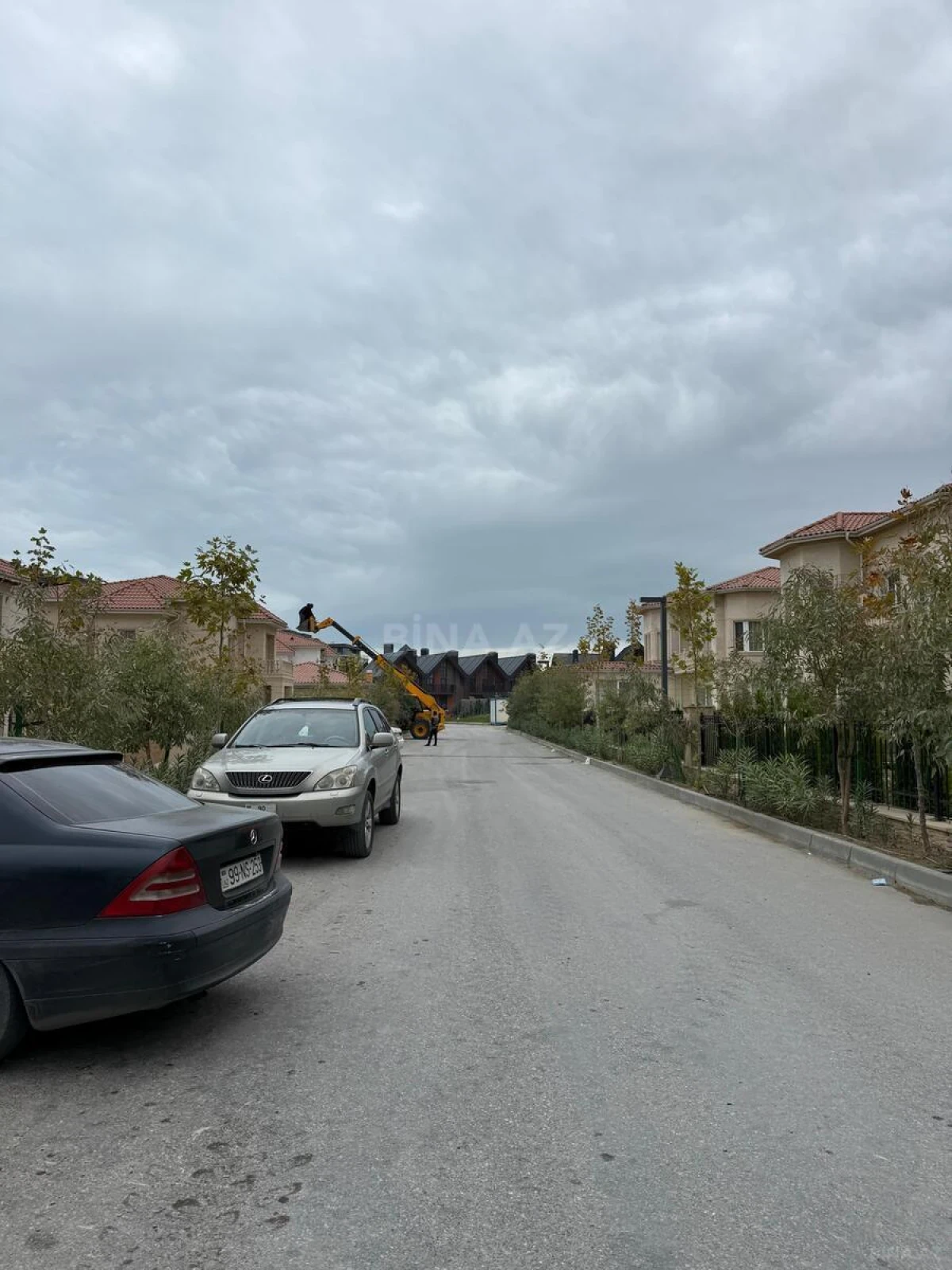 Satılır 8 otaqlı həyət evi 340 m²
