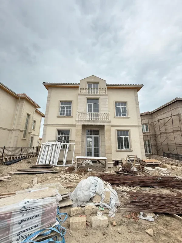 Satılır 8 otaqlı həyət evi 340 m²
