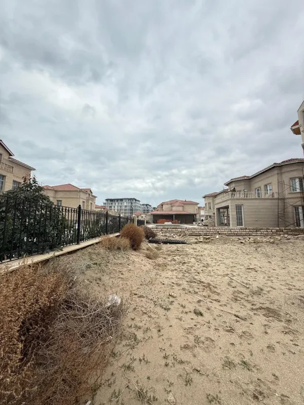 Satılır 8 otaqlı həyət evi 340 m²