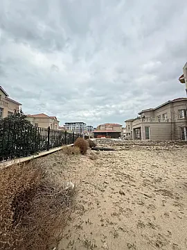 Satılır 8 otaqlı həyət evi 340 m²