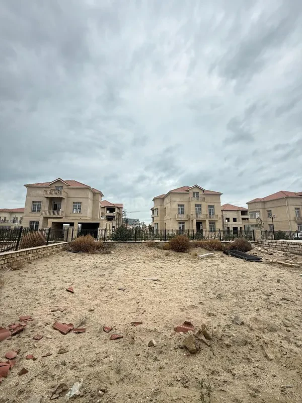 Satılır 8 otaqlı həyət evi 340 m²