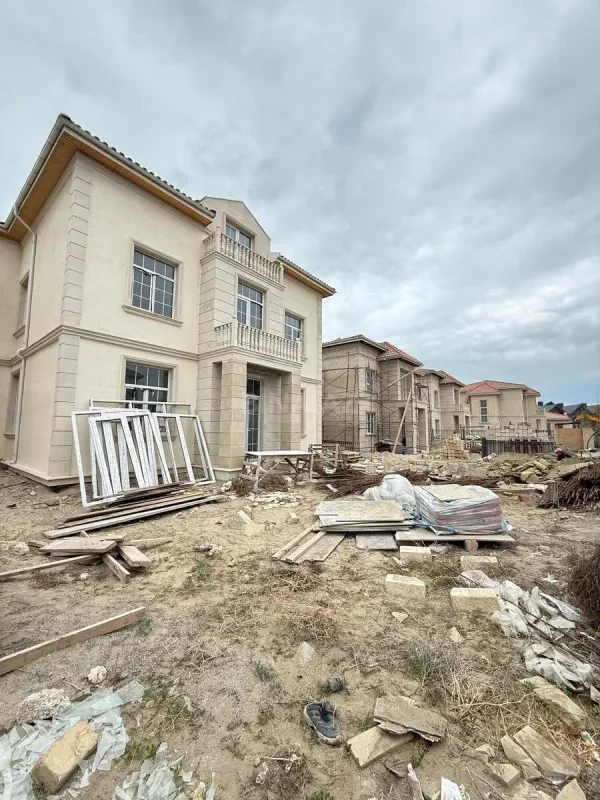Satılır 8 otaqlı həyət evi 340 m²