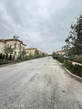 Satılır 8 otaqlı həyət evi 340 m²