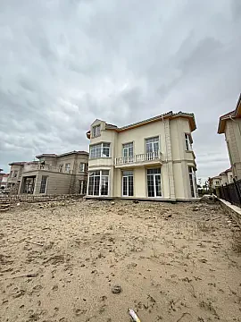 Satılır 8 otaqlı həyət evi 340 m²