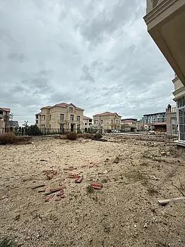 Satılır 8 otaqlı həyət evi 340 m²