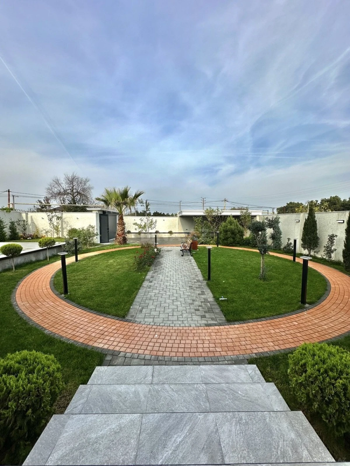 Satılır 6 otaqlı həyət evi 350 m²