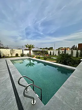 Satılır 6 otaqlı həyət evi 350 m²