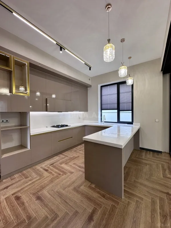 Satılır 6 otaqlı həyət evi 350 m²